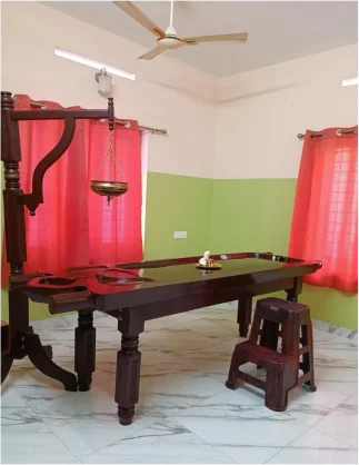 Ayurvedic treatment table and Shirodhara vessel at Aihika